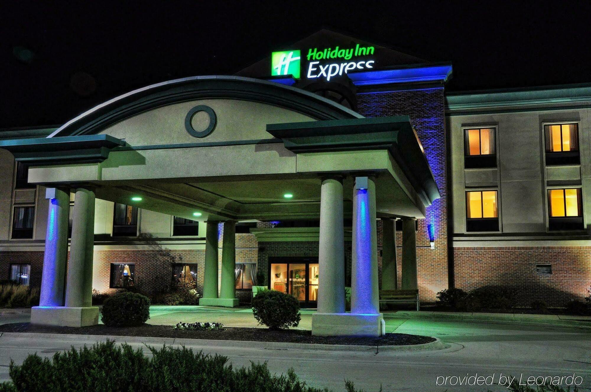 Holiday Inn Express Kansas City - At The Legends!, An Ihg Hotel Exterior photo